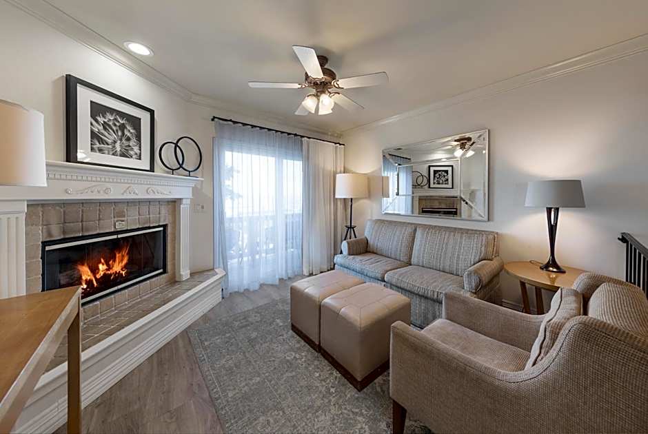 Pelican Inn & Suites