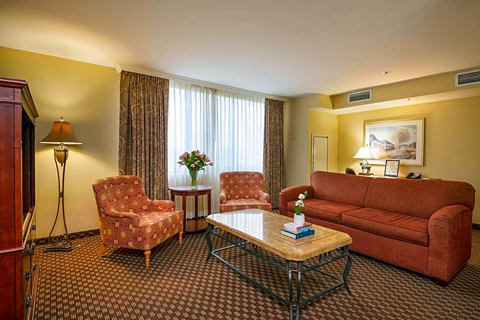 Clarion Collection Arlington Court Suites Hotel