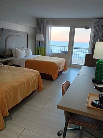Two Double Beds - Oceanfront - Private Balcony