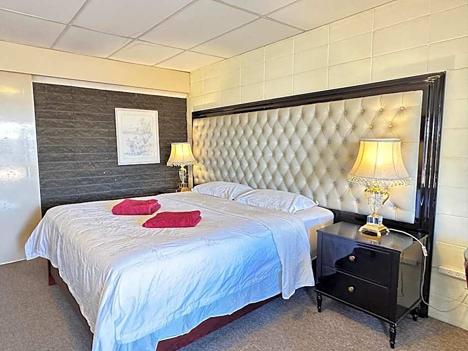 Inland Oasis Motel