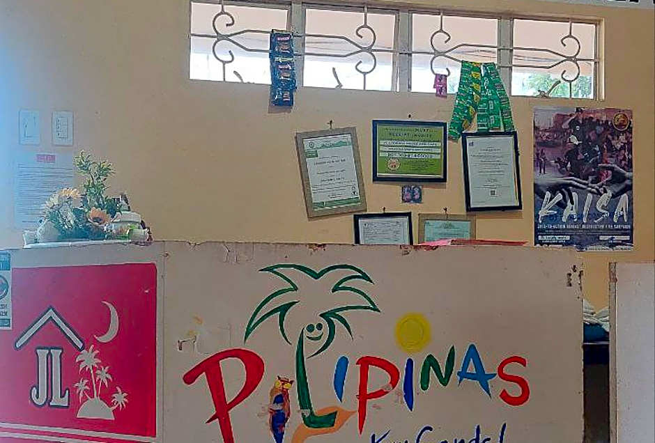 RedDoorz @ JL Lodging House and Cafe Irosin