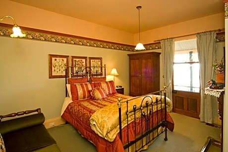 Two-Bedroom House - Duck House