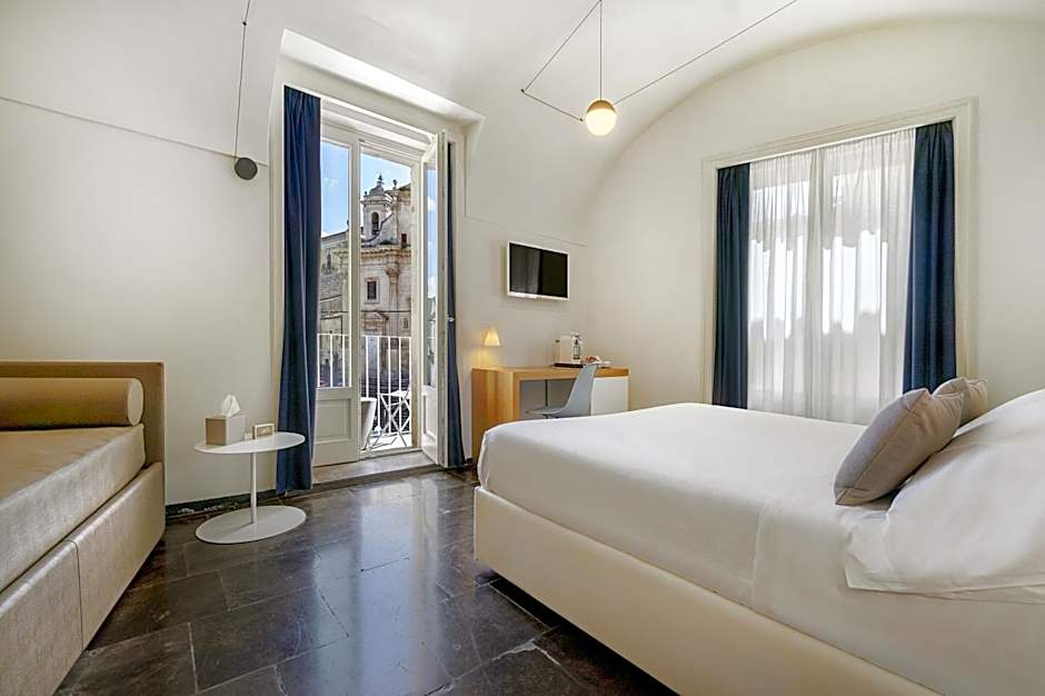 Photo 1 of 15 of Junior Suite, Balcony