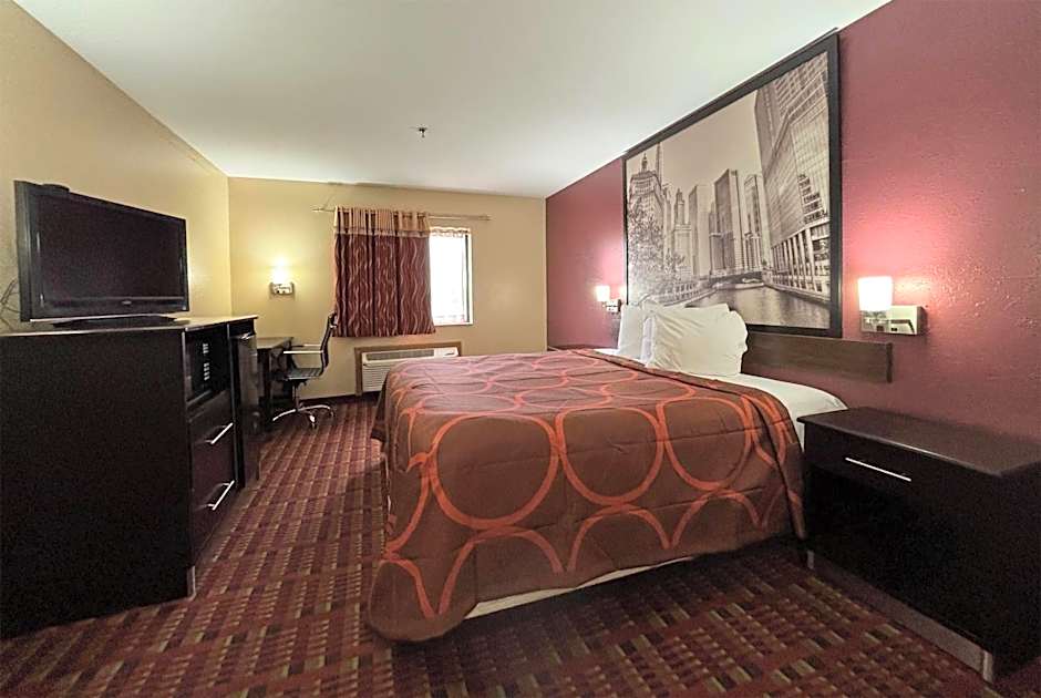 Super 8 by Wyndham Paris IL