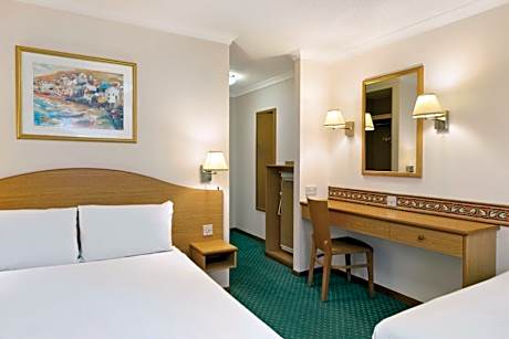 Family Room (2 Adults + 2 Children)