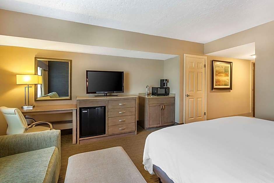 Best Western Plus Cottontree Inn