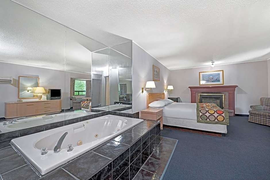 Super 8 by Wyndham Niagara Falls North