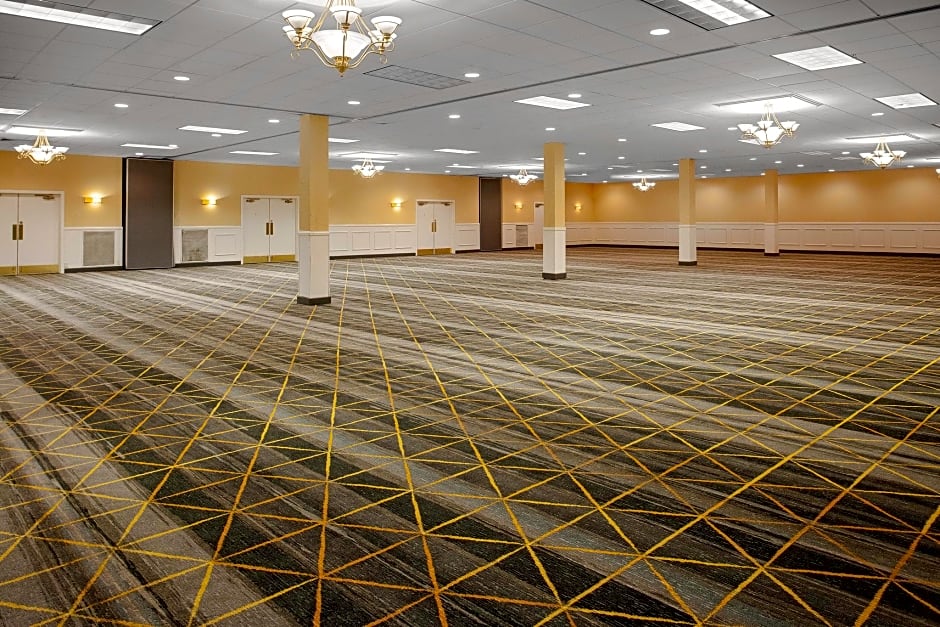Holiday Inn & Suites Boston-Peabody By IHG