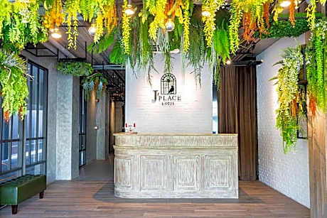 J Place Hotel