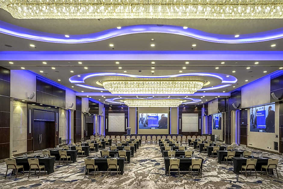 The Diplomat Radisson Blu Hotel Residence & Spa