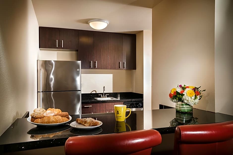 Staypineapple At The Maxwell Hotel