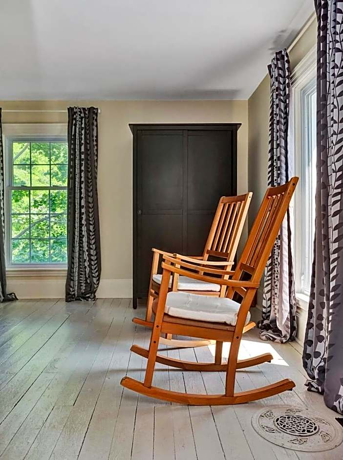 Wind & Waves - Wellington waterfront with Satellite TV & fire pit