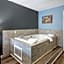 Econo Lodge Inn & Suites Sandusky South