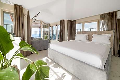 Junior Suite with Panoramic Sea View