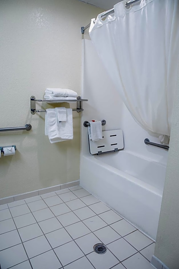 Baymont by Wyndham Hinesville Fort Stewart Area