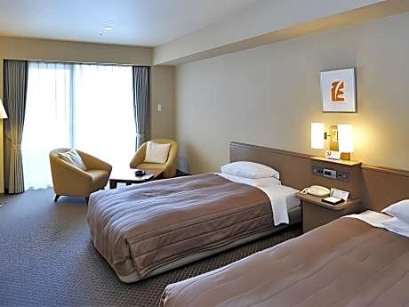 Non-smoking Japanese-Western room 2 beds, 6 tatami mats, 37 square meters