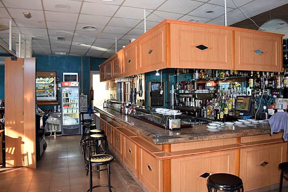 Hotel Los Leones, el más cercano a Warner