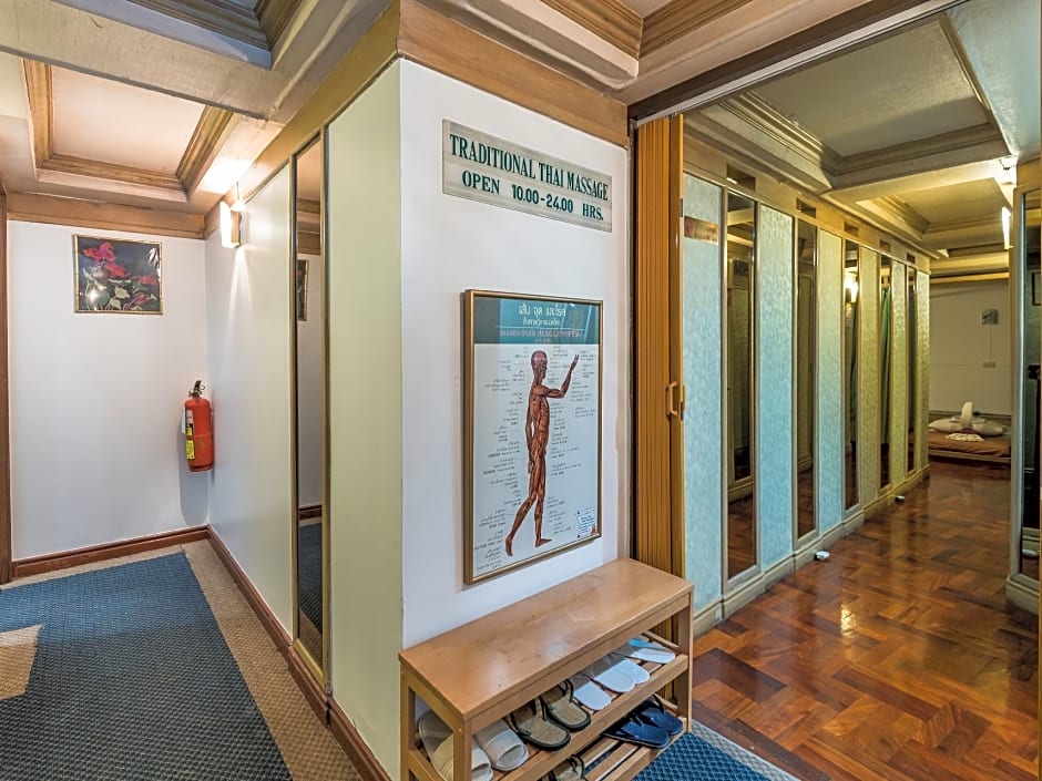 Silom Avenue Inn Hotel