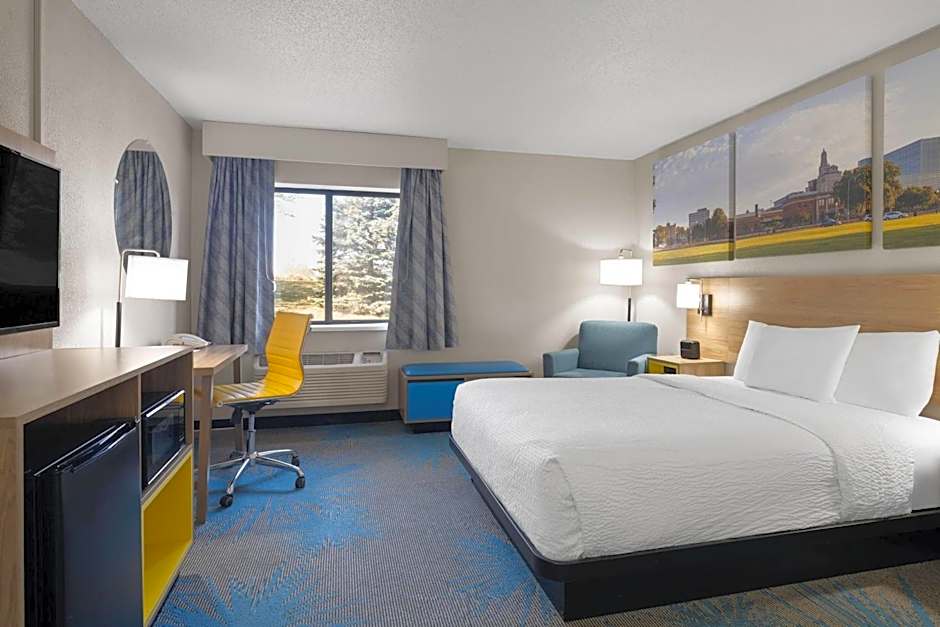 Days Inn by Wyndham Davenport