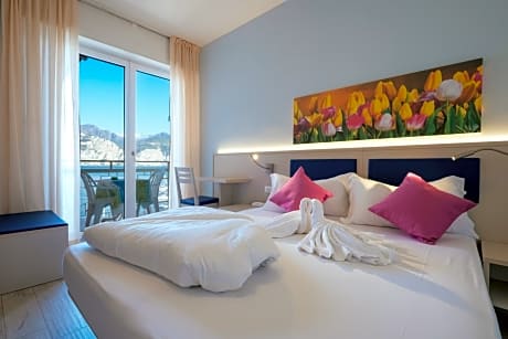 Superior Double Room  with Balcony and Lake View