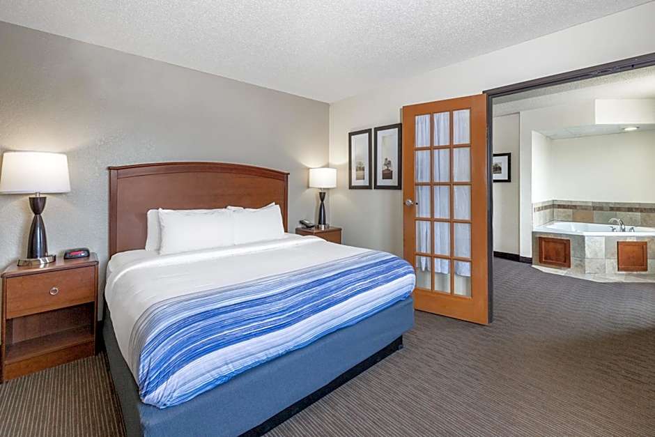 AmericInn by Wyndham Dickinson