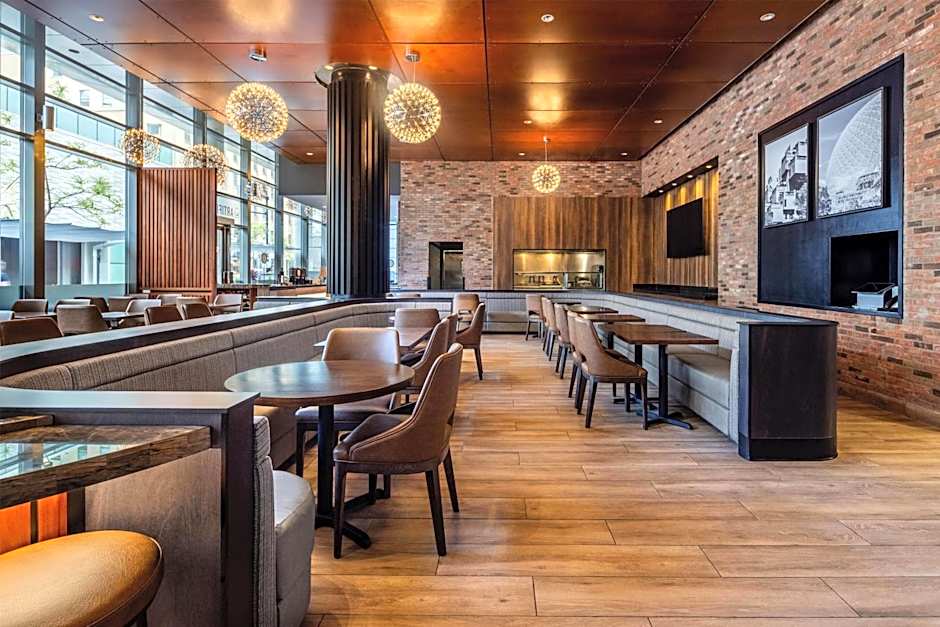 Embassy Suites by Hilton Montreal