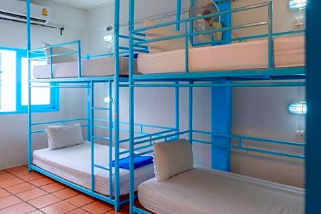 Bed in 4-Bed Mixed Dormitory Room