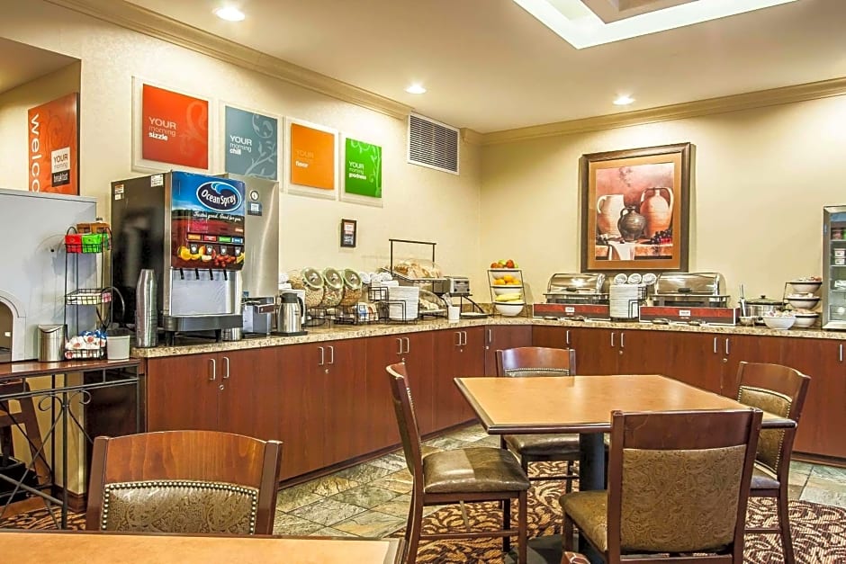 Comfort Inn & Suites McMinnville Wine Country