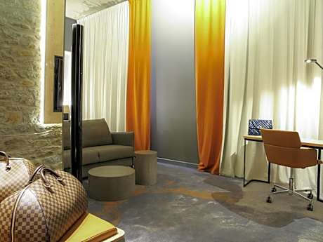 Junior Suite with One Queen Bed and Sofa