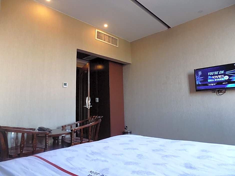 Freedom City Hotel