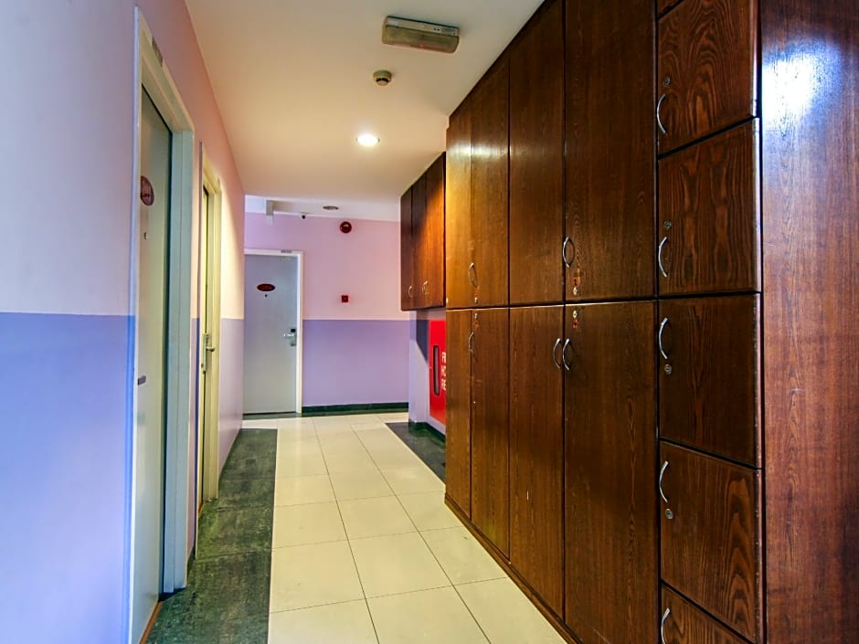 Super OYO 43930 Hotel Esplanade