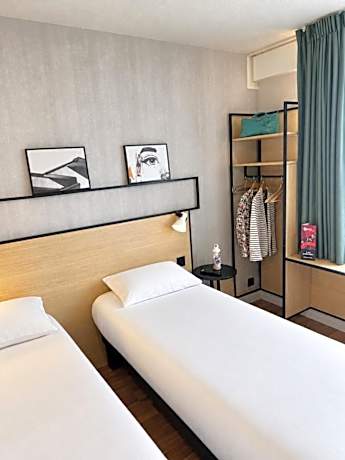 Standard Room with Two Single Beds