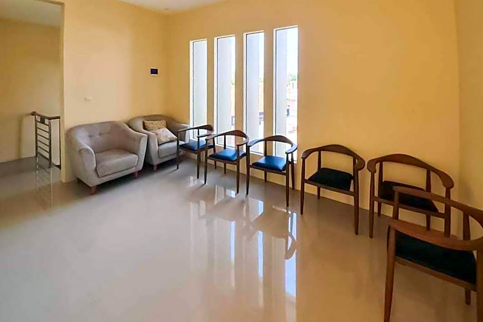 Jatiwangi Syariah Guest House Mitra RedDoorz