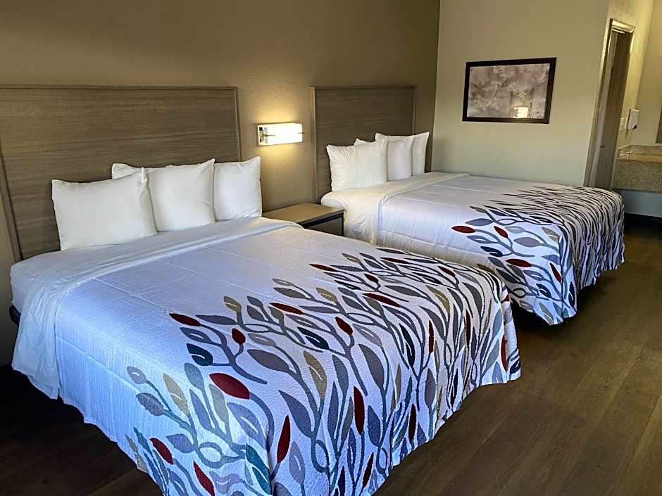 Photo 1 of 4 of Deluxe 2 Queen Beds, Nonsmoking