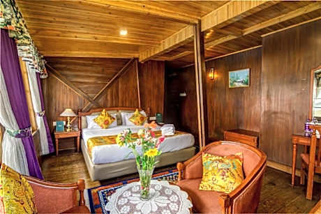 Muscatel Himalayan Resort - 400 Mts from Mall Road