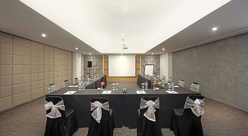 Jambuluwuk Oceano Seminyak Hotel