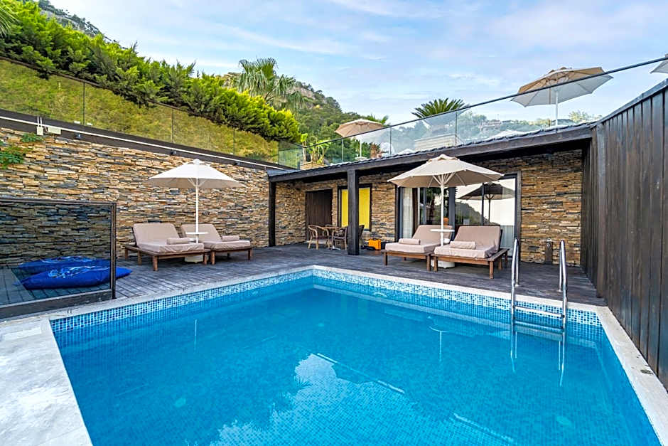 Manaspark Deluxe Hotel