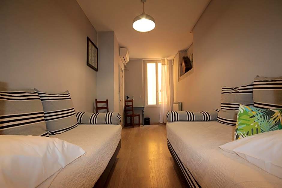 Hôtel Des Arts, Artisanal et Indépendant