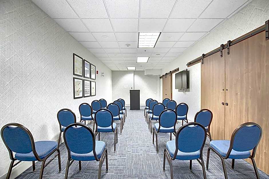 Holiday Inn Express Airport Calgary By IHG