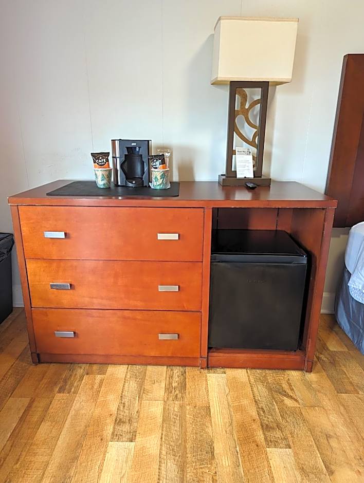 Riverboat Inn & Suites