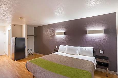 1 QUEEN BED | MODERN, NSMK