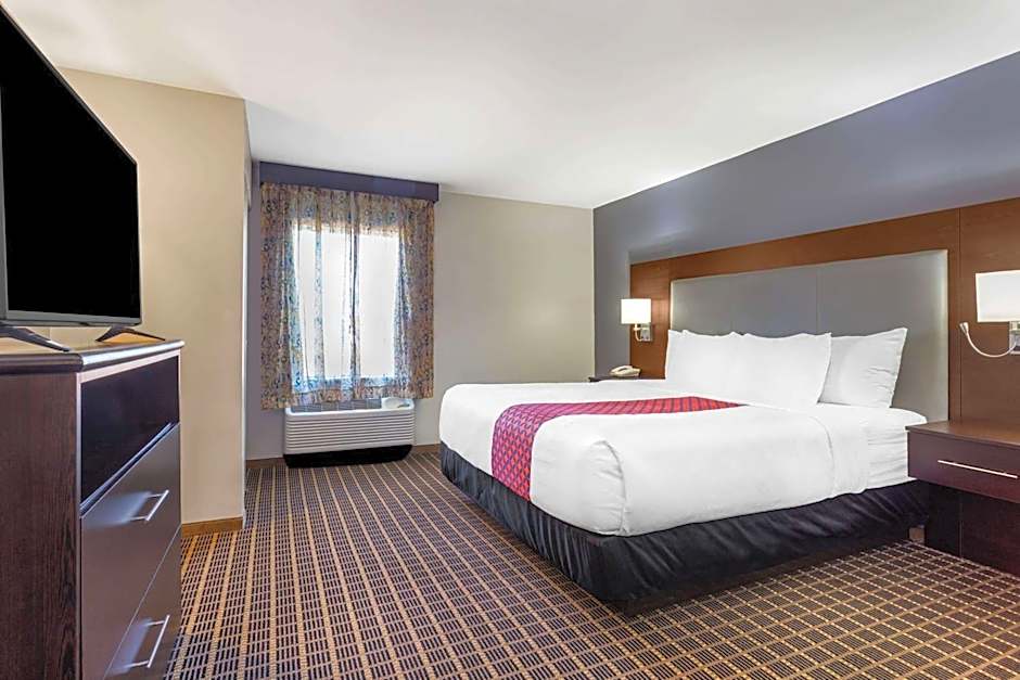 La Quinta Inn & Suites by Wyndham Rockford