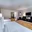 Travelodge by Wyndham Traverse City MI
