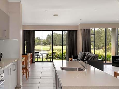 Three-Bedroom Apartment with Three Queen Beds