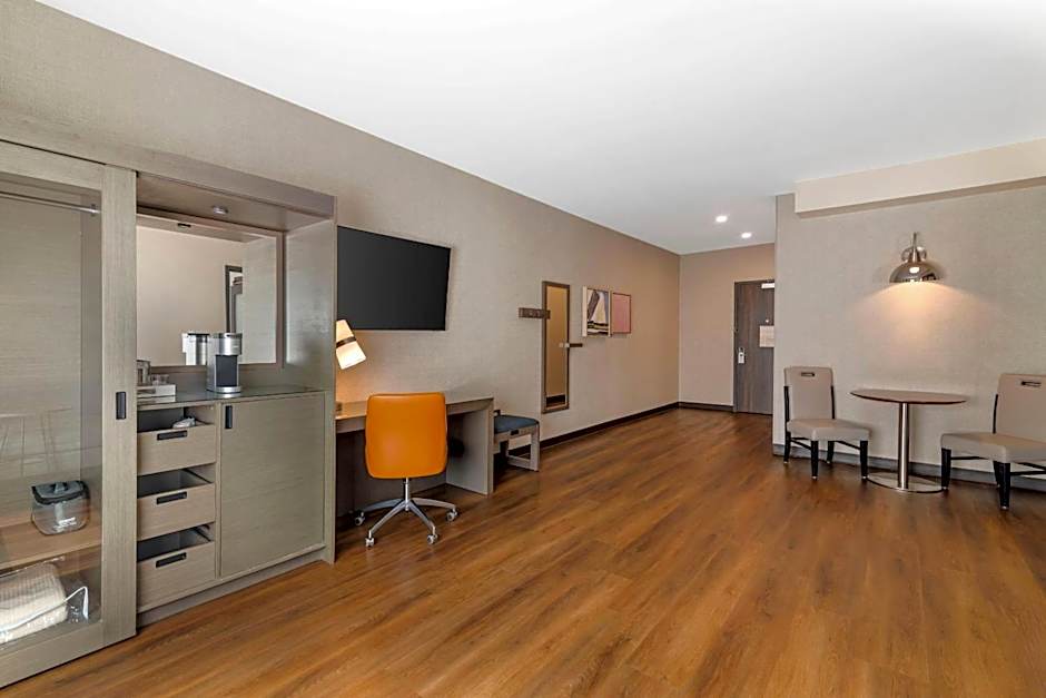 Cambria Hotel & Suites Plymouth