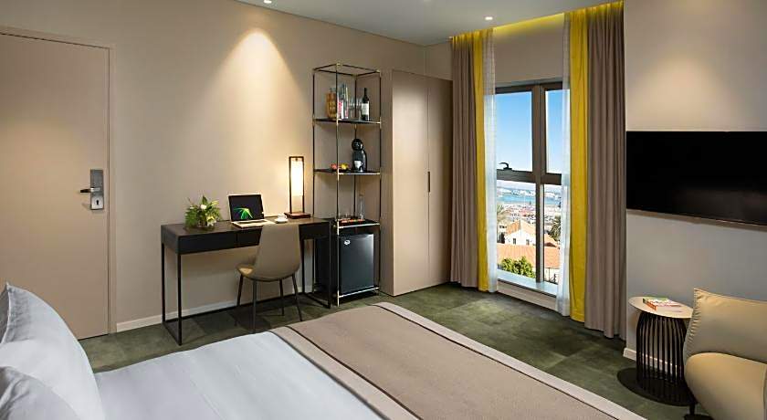 Golden Crown Haifa Hotel