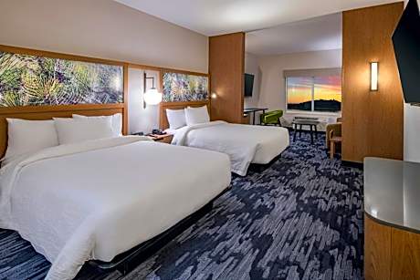 Queen Suite with Two Queen Beds, Lake View and Sofa Bed - Hearing Accessible