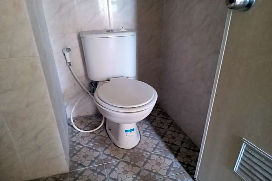 OYO Life 93399 Kos Batulayar