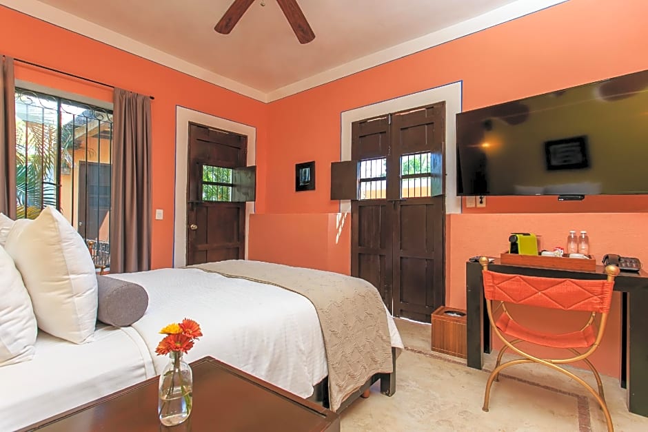 Photo 1 of 2 of Deluxe 1 Queen Bed