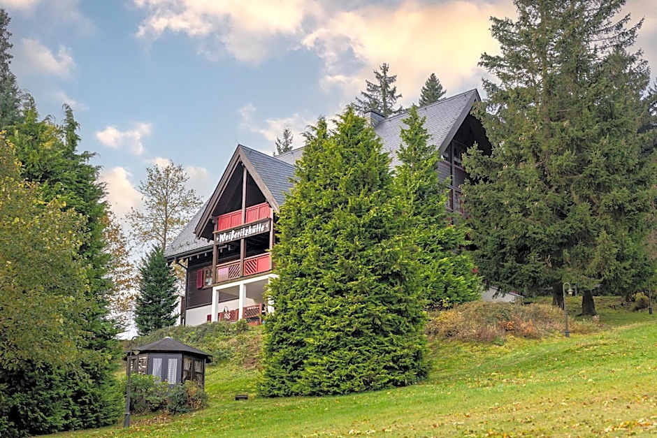 Ferienanlage Zum Silberstollen 2 Häuser am Berg Polderhof und Weißeritzhütte